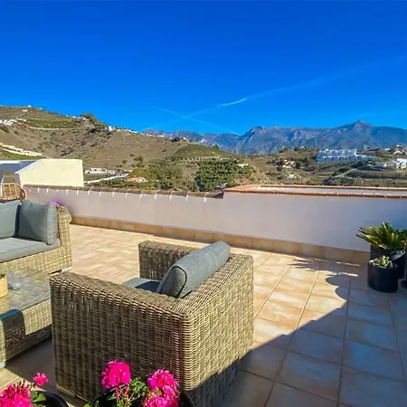 Atico En Alquiler De Ensueno Cerca De Nerja Apartment